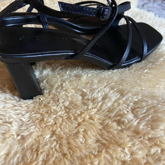 Joe Fresh black strappy heels BRAND NEW NEVER WORN - Picture 3 of 7